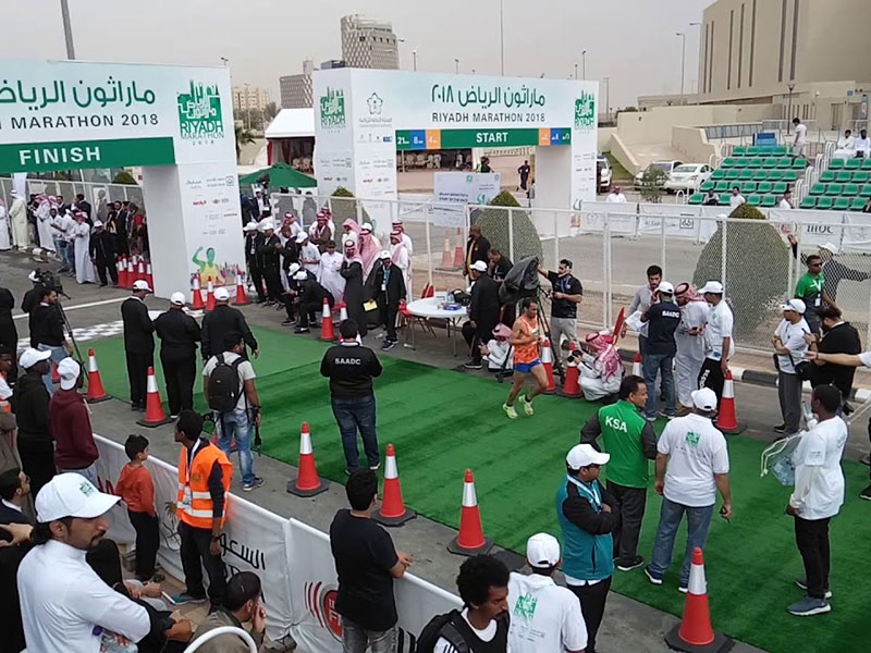 اضغط لمشاهدة الفيديو: ماراثون دولي في شوارع الرياض قبل 30 عامًا، فيديو نادر
